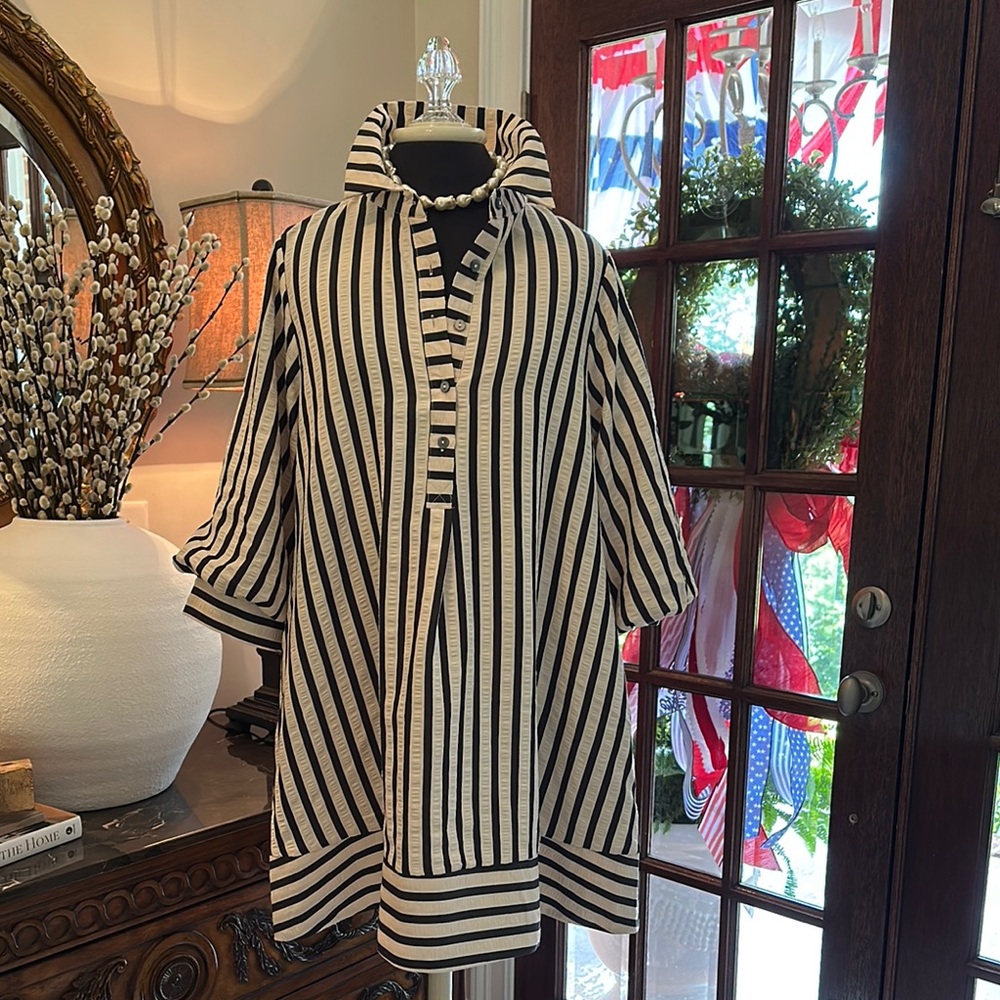 Entro Black and White Striped Cape